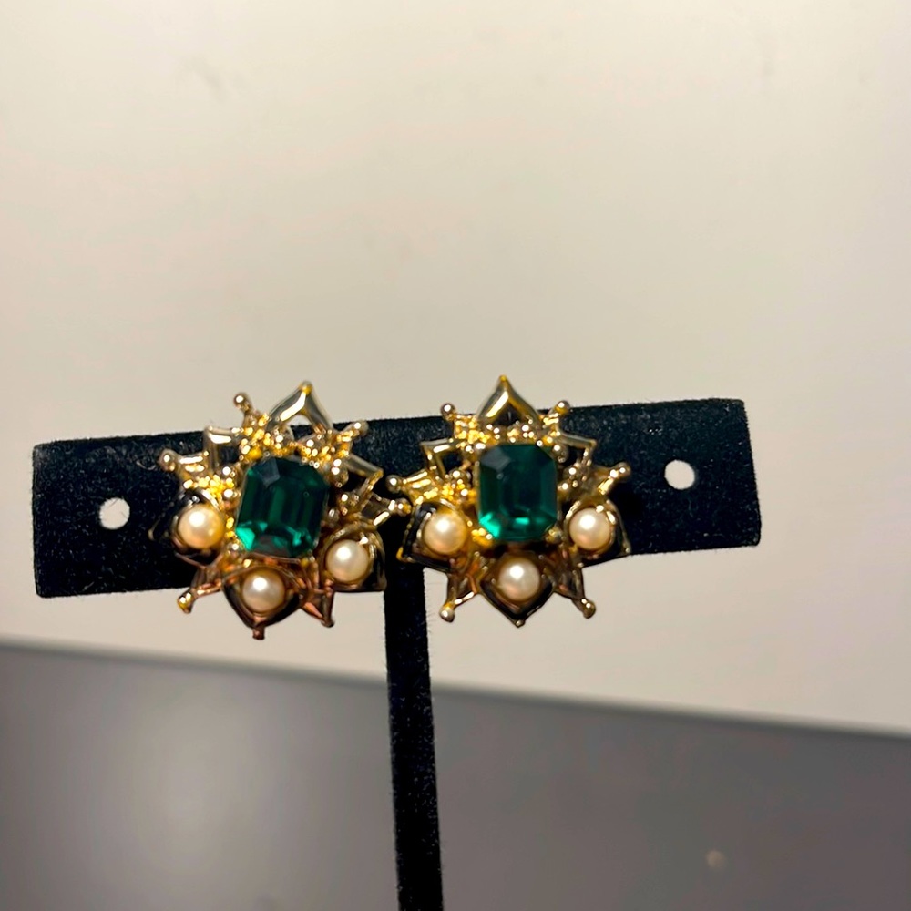 Vintage Coro screw back earrings